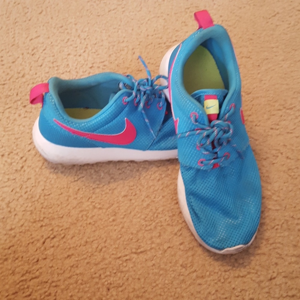 Nike Roches - Picture 2 of 3